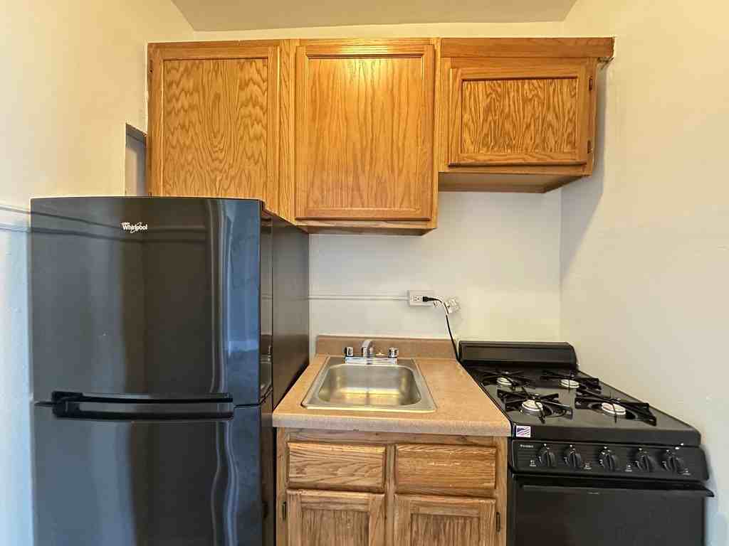 434 W Wellington Ave #611 - Photo 2 of 21