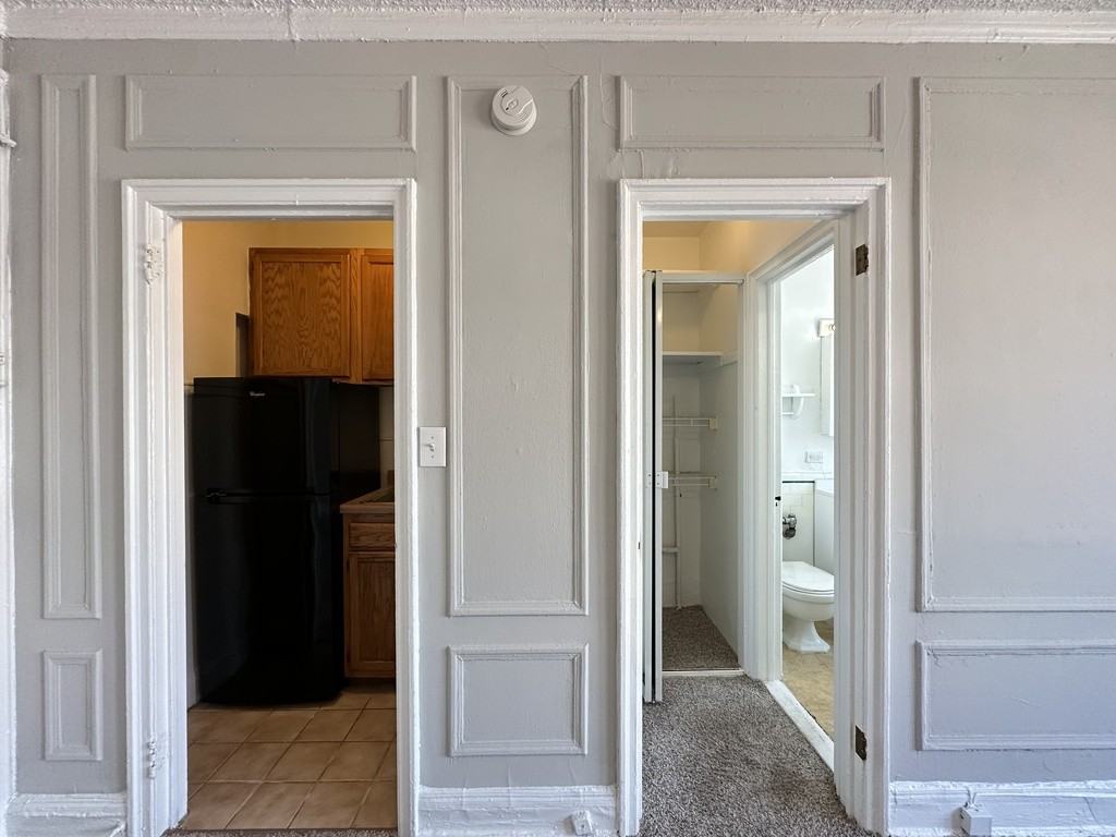 434 W Wellington Ave #611 - Photo 5 of 21