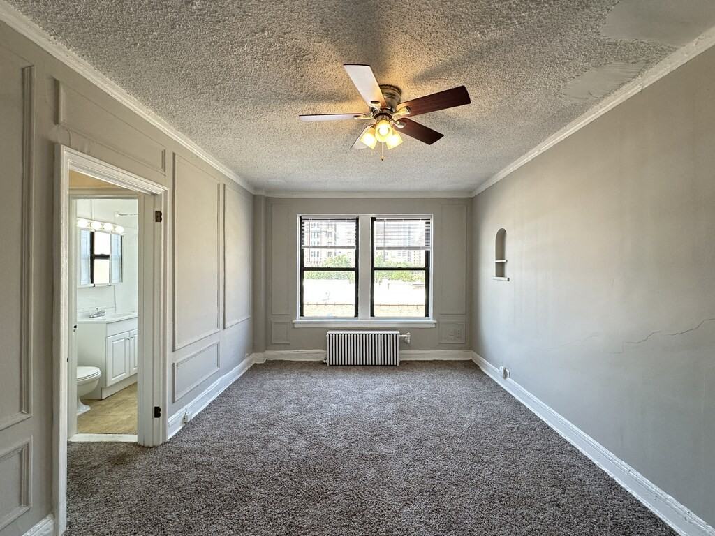 434 W Wellington Ave #611 - Photo 7 of 21