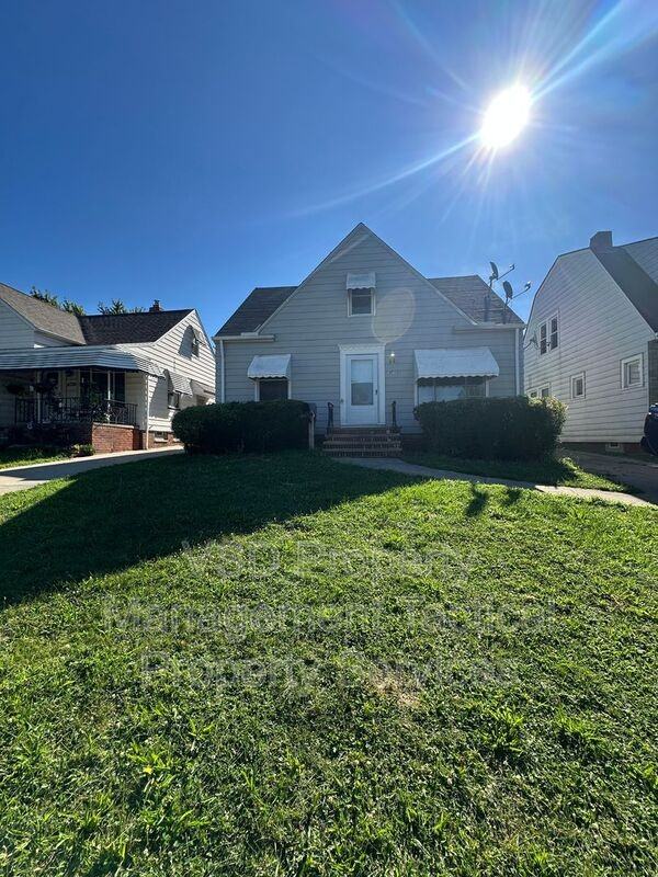 4733 East Blvd - Photo 2 of 23