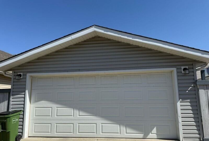 1332 74 St Sw - Photo 3 of 12