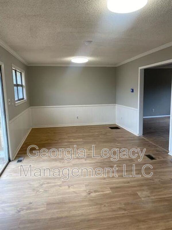53 Banks Dr #1 - Photo 2 of 8