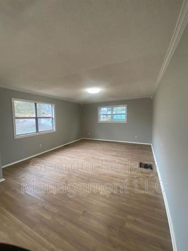 53 Banks Dr #1 - Photo 3 of 8