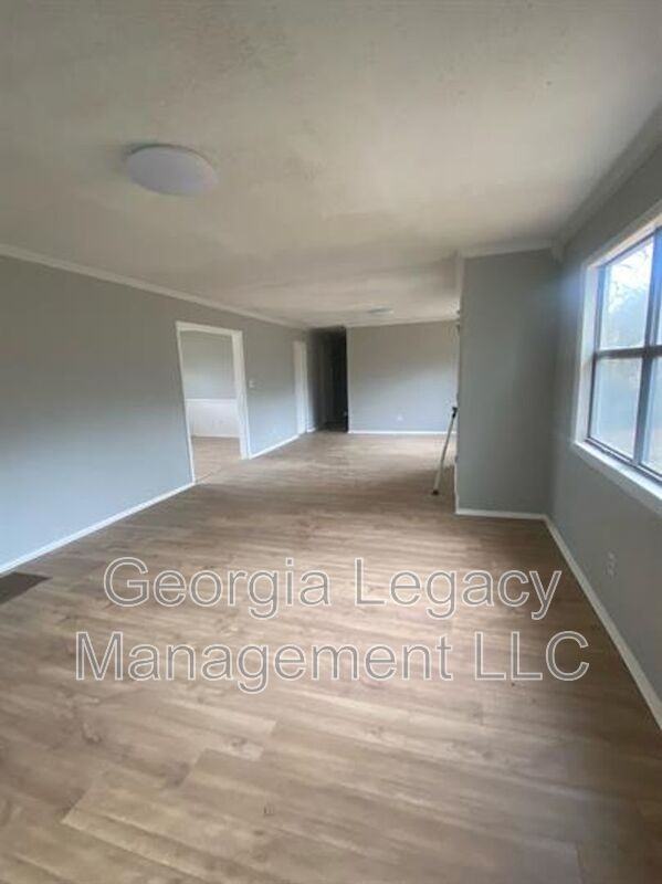 53 Banks Dr #1 - Photo 4 of 8