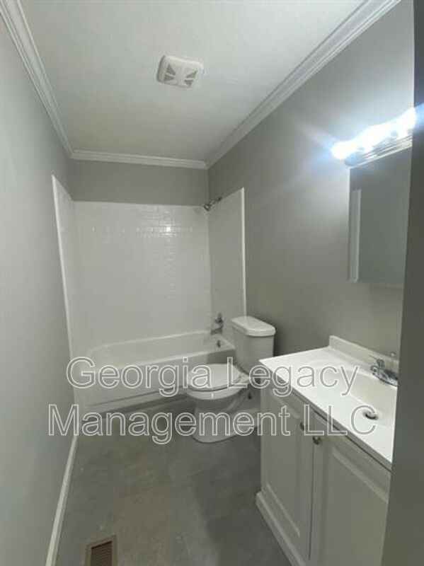 53 Banks Dr #1 - Photo 5 of 8