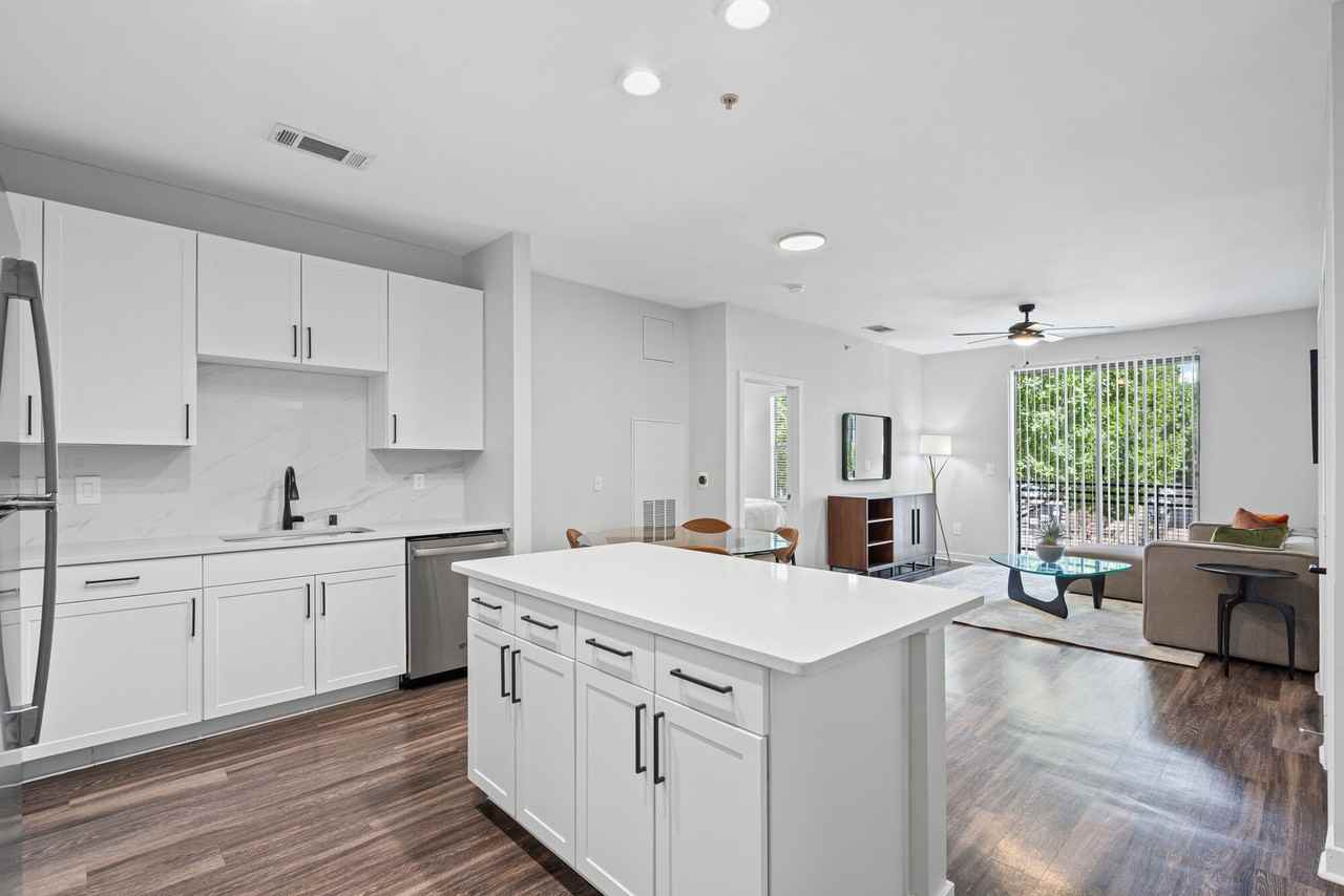 The Avery on Southwestern - Photo 2 of 50