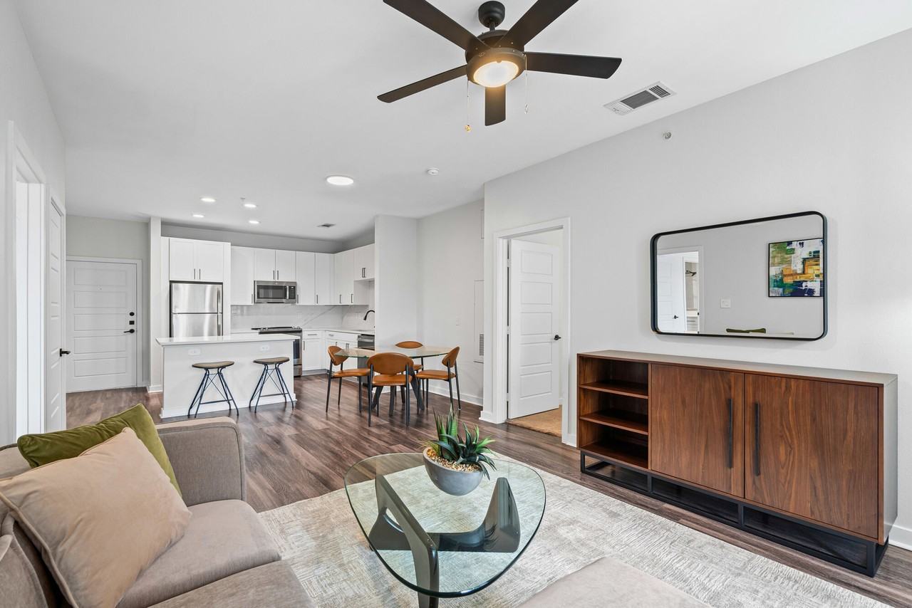 The Avery on Southwestern - Photo 3 of 50