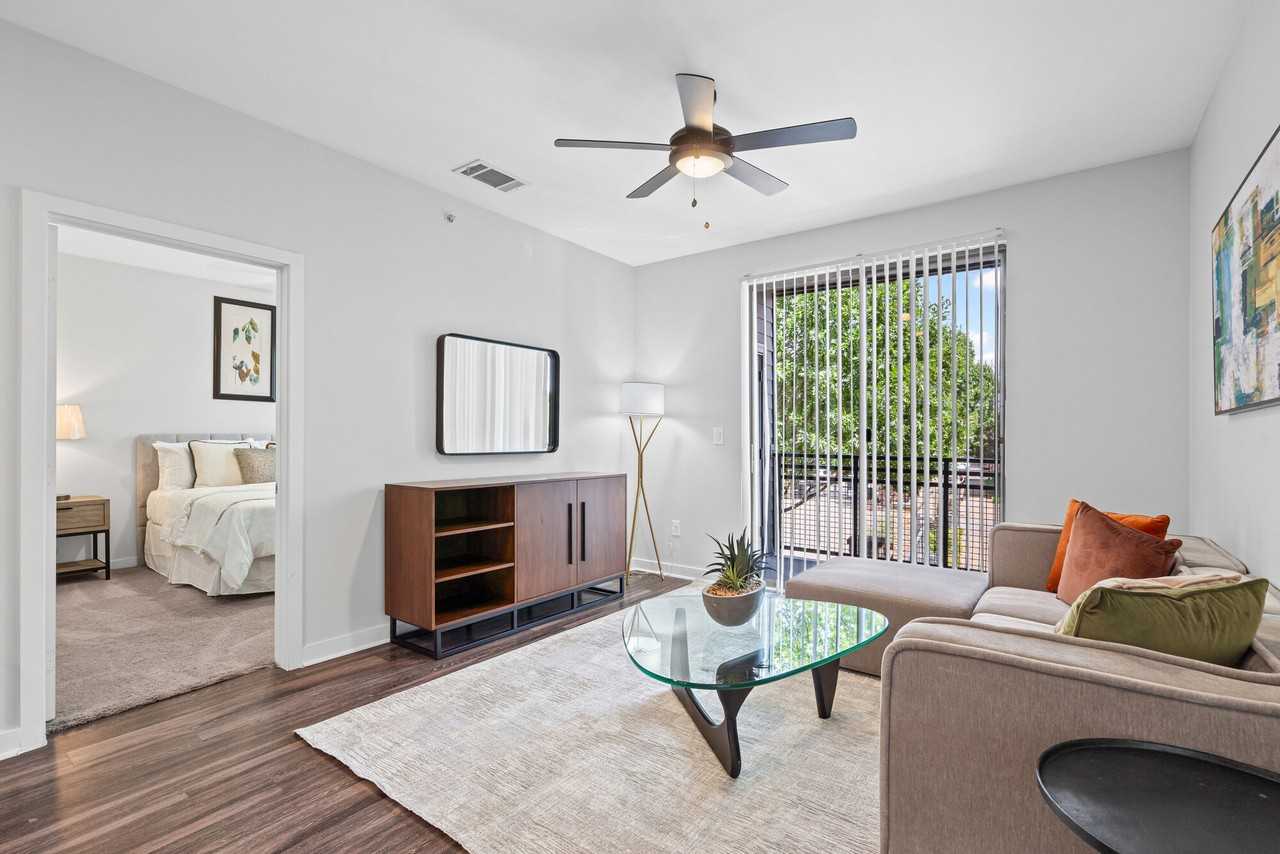 The Avery on Southwestern - Photo 4 of 50