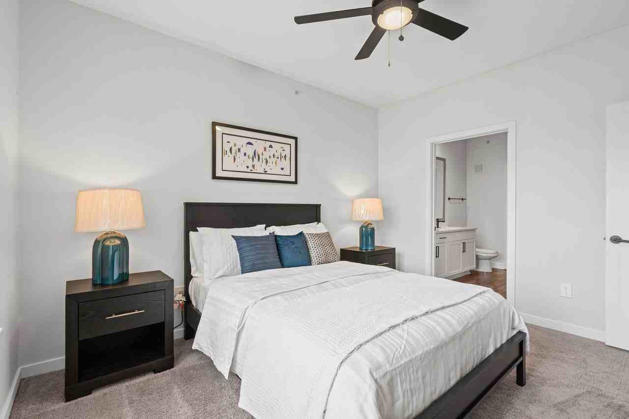 The Avery on Southwestern - Photo 7 of 50