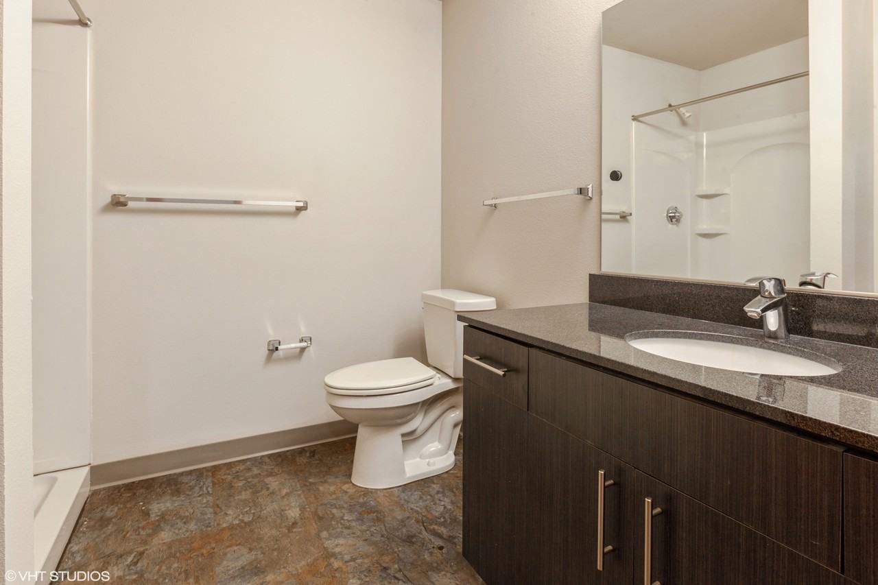 611 West National Avenue - Photo 5 of 50