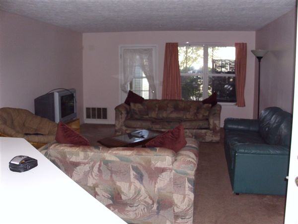 1575 Oakfield Dr - Photo 3 of 9