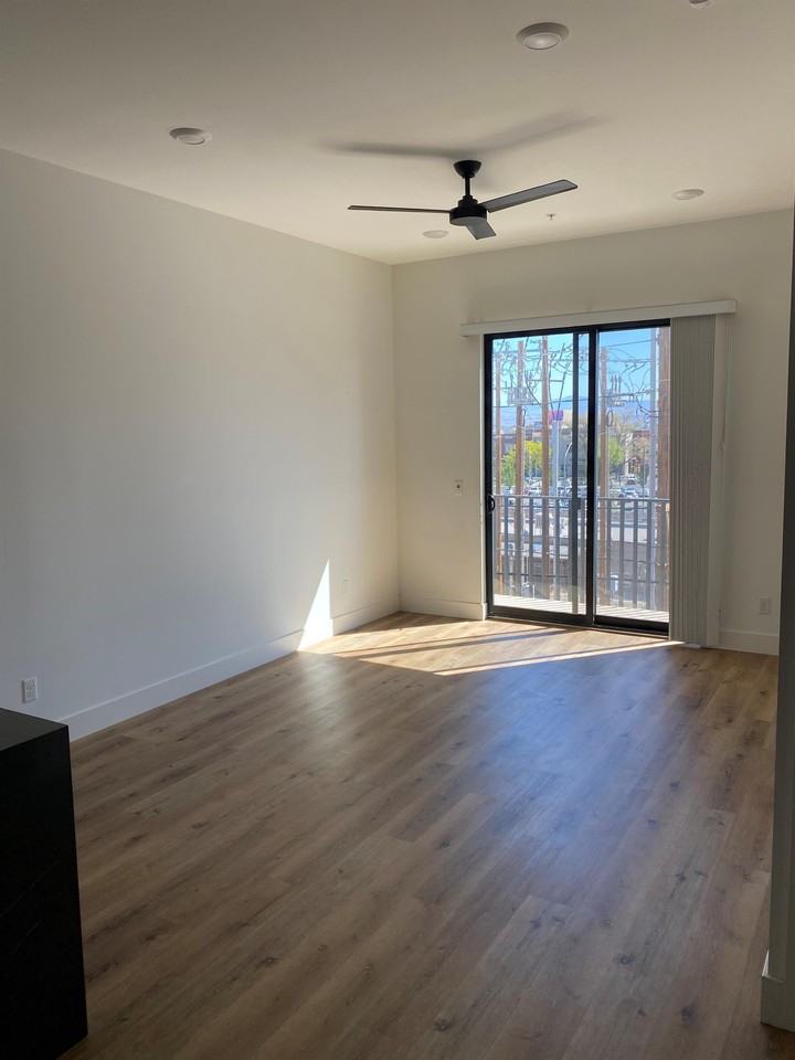 127 Ridge Street - Photo 2 of 28