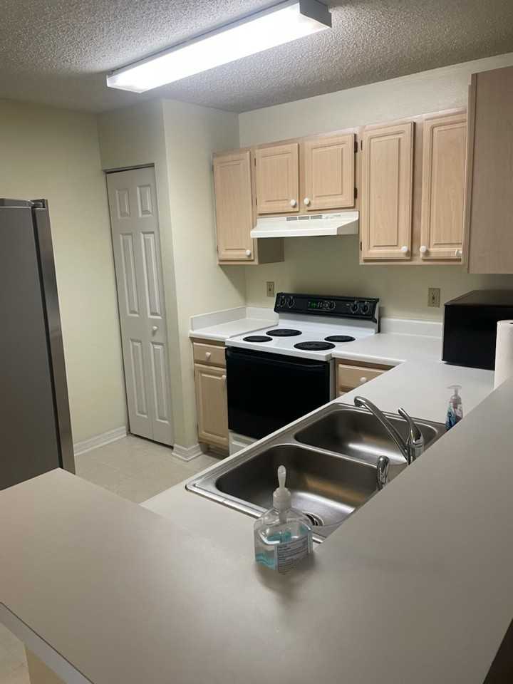 SUMMER CLU - Photo 2 of 10