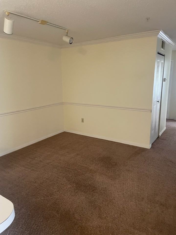 SUMMER CLU - Photo 3 of 10