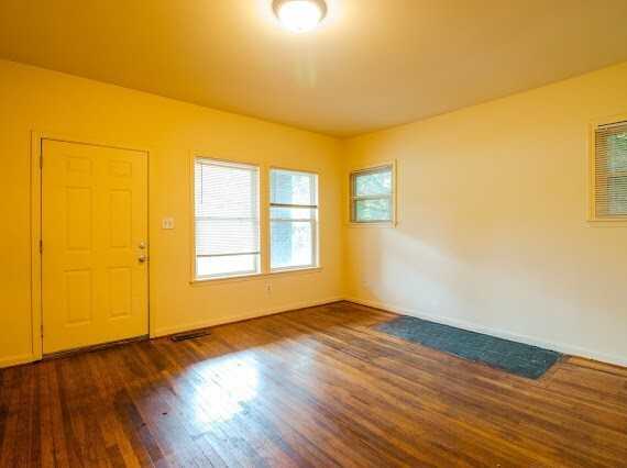 737 40th Place UNIT A - Photo 2 of 4