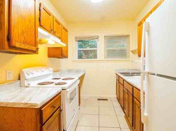 737 40th Place UNIT A - Photo 3 of 4