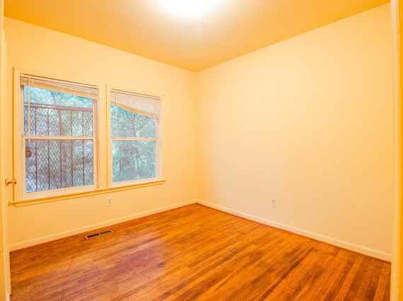 737 40th Place UNIT A - Photo 4 of 4