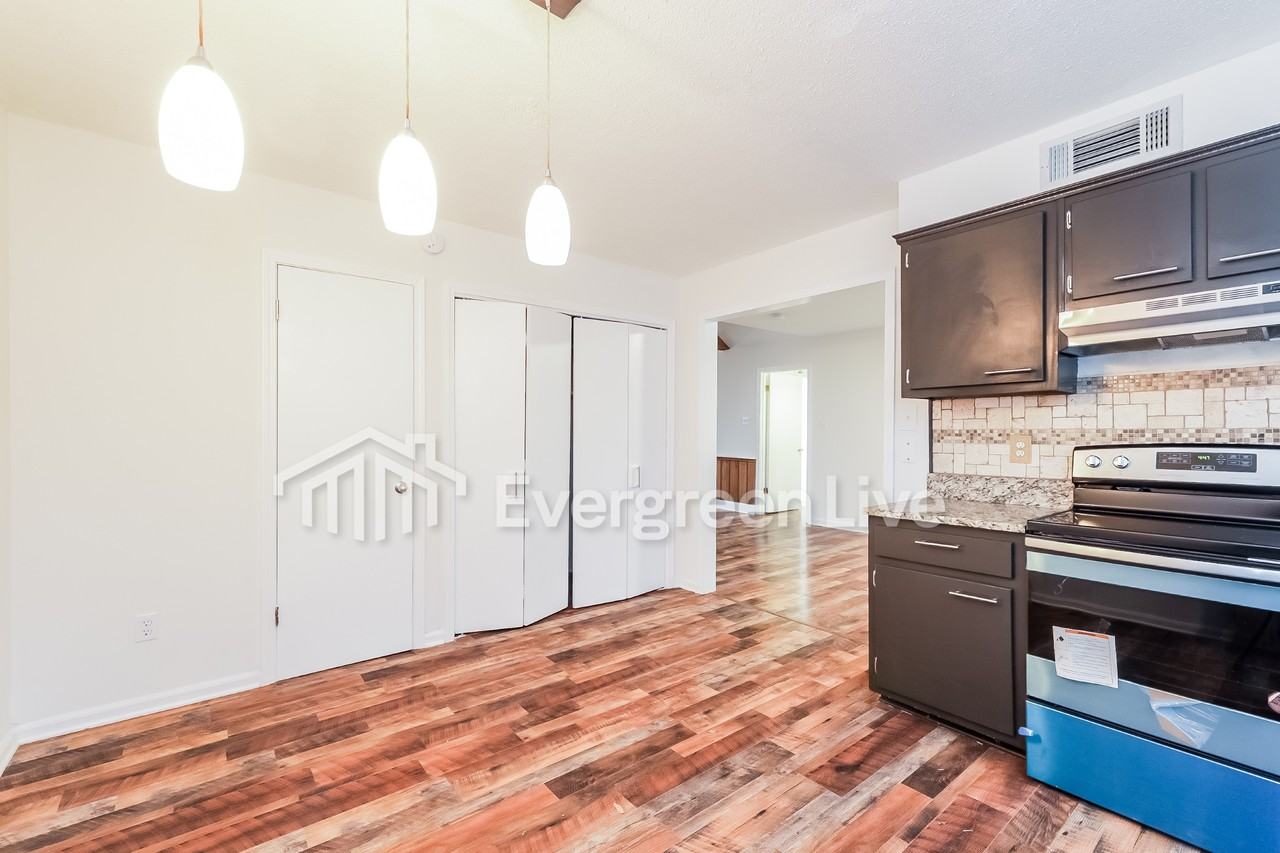 7199 Lawn Ln - Photo 3 of 14