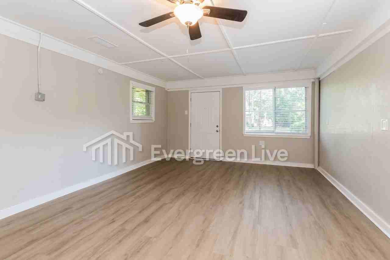 8444 Barcelona Ave - Photo 2 of 15