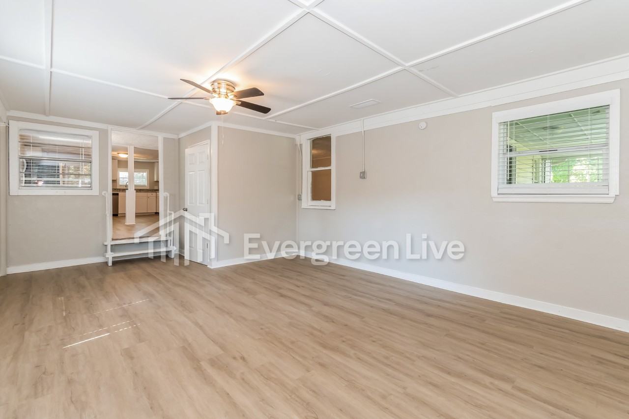 8444 Barcelona Ave - Photo 3 of 15