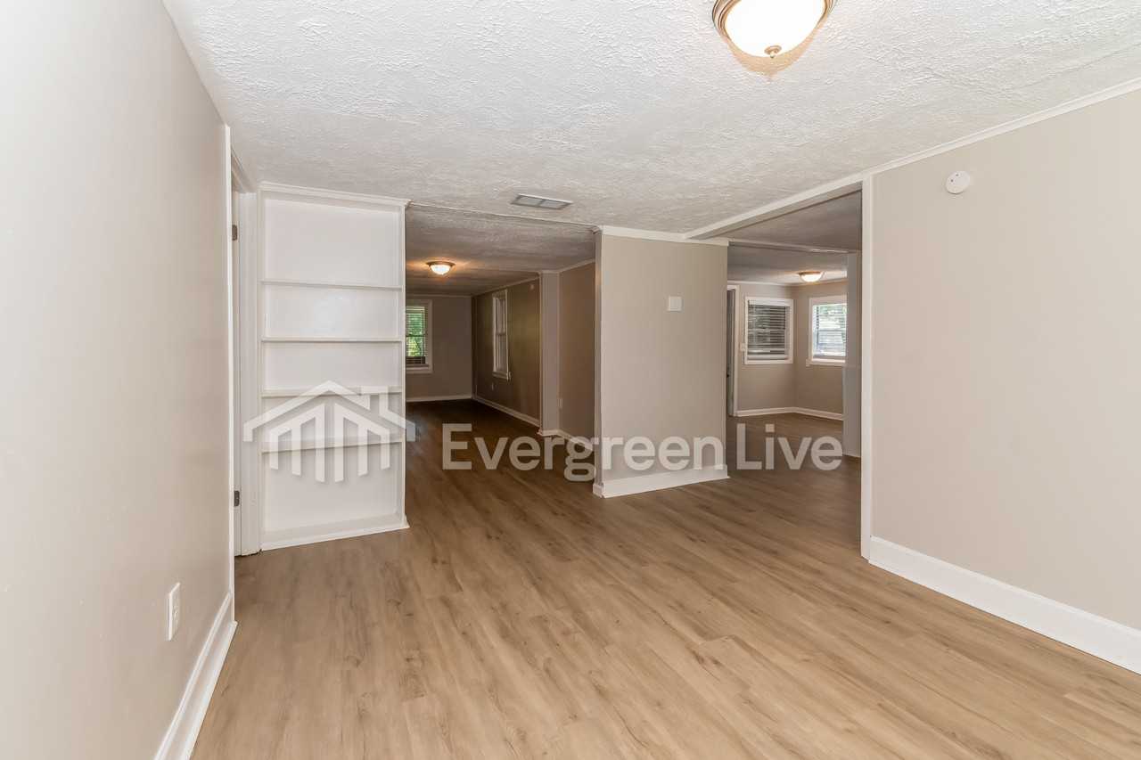 8444 Barcelona Ave - Photo 4 of 15