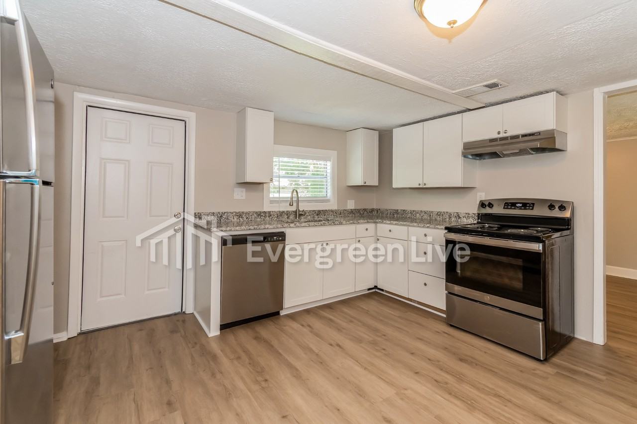 8444 Barcelona Ave - Photo 5 of 15