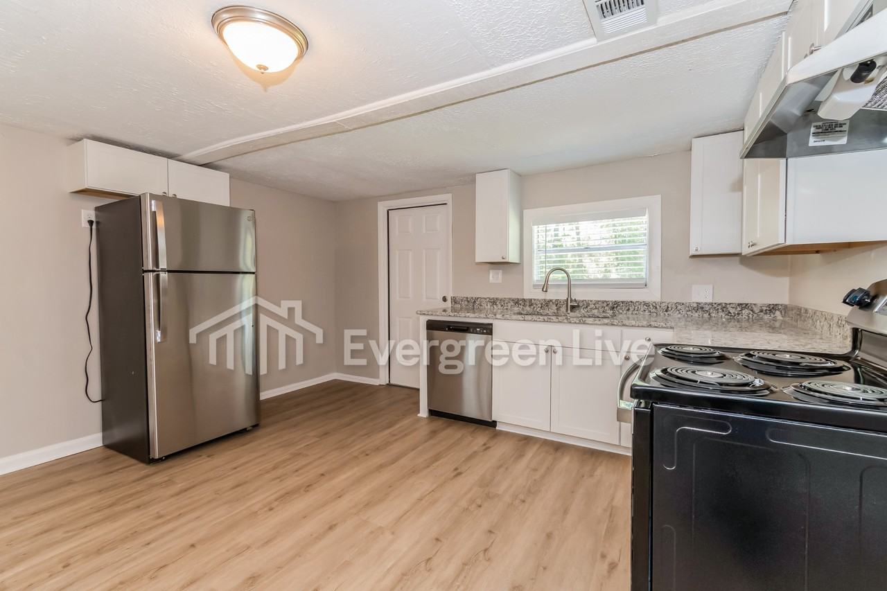 8444 Barcelona Ave - Photo 7 of 15