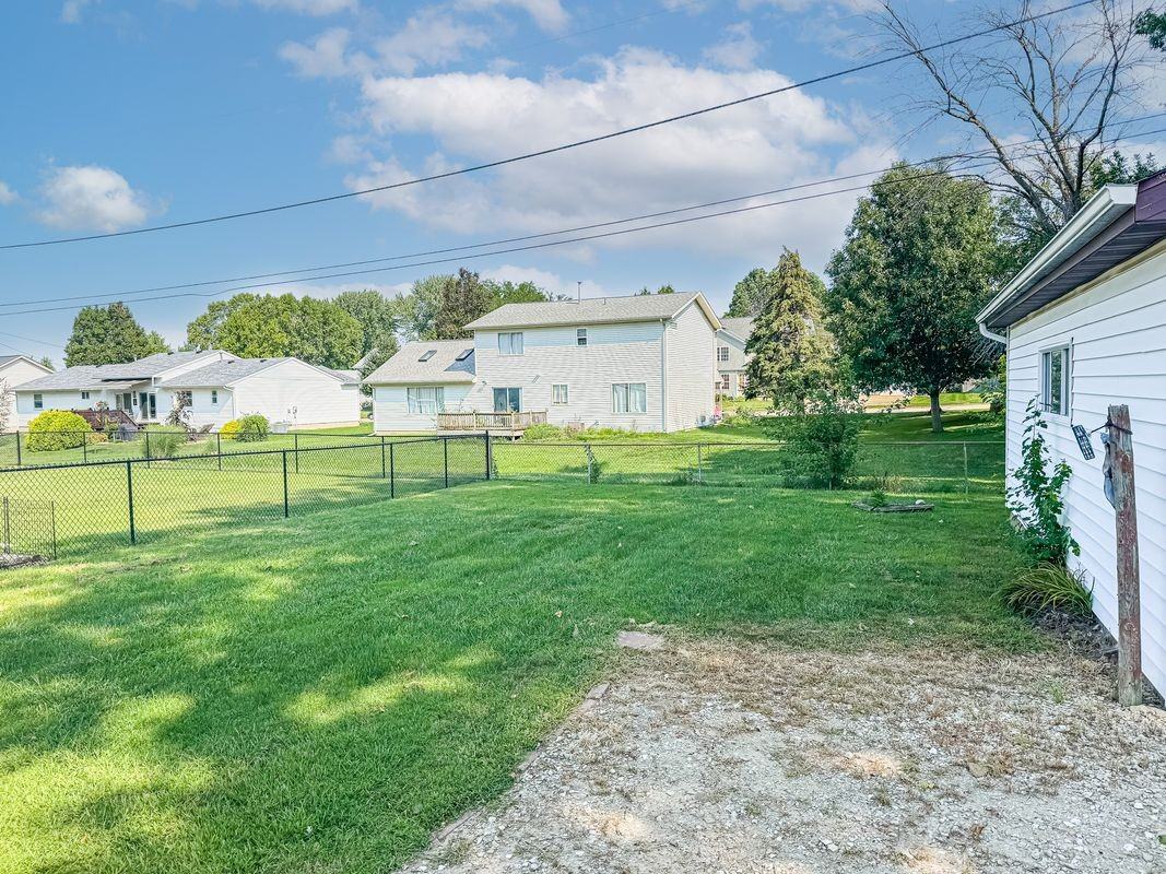 2228 Northridge Ln - Photo 2 of 11