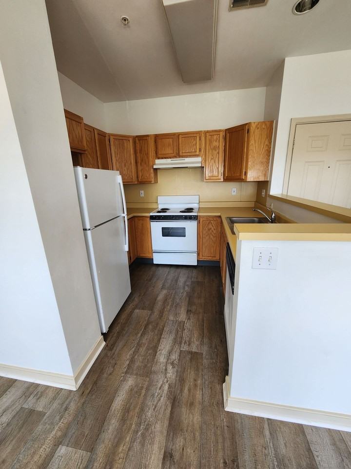 Hanover Shoe Apartments - Photo 3 of 11