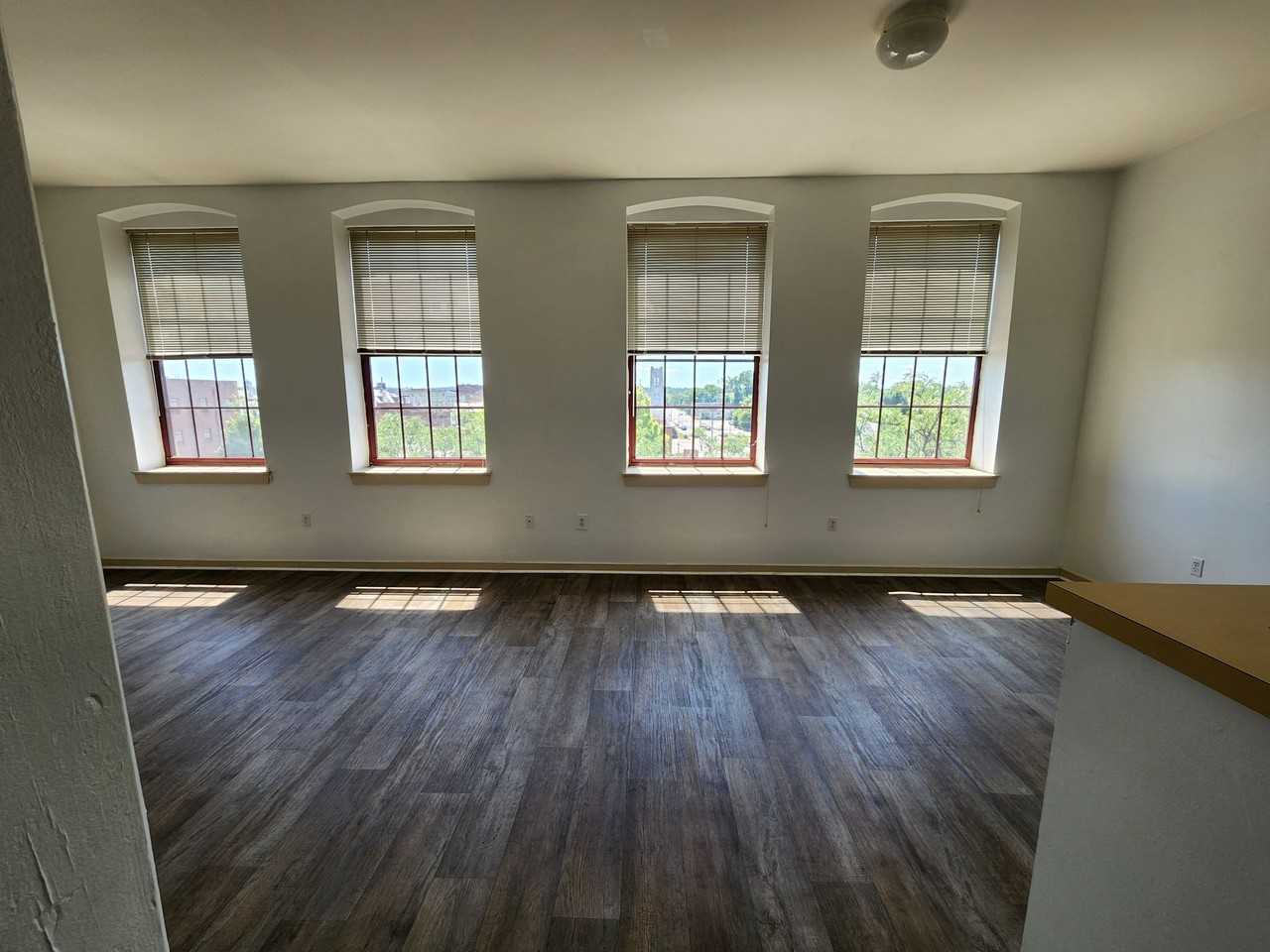 Hanover Shoe Apartments - Photo 6 of 11