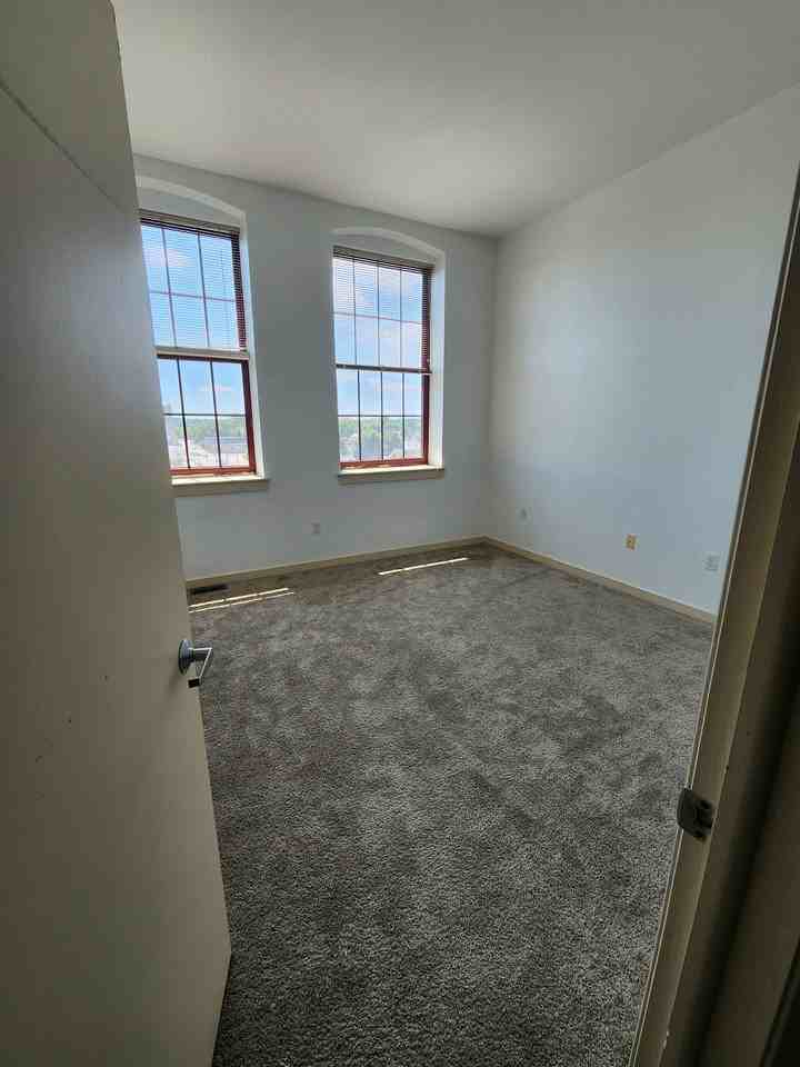 Hanover Shoe Apartments - Photo 7 of 11