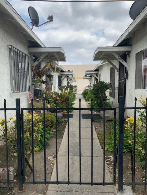 1664 1/2 Murchison Street - Photo 2 of 12