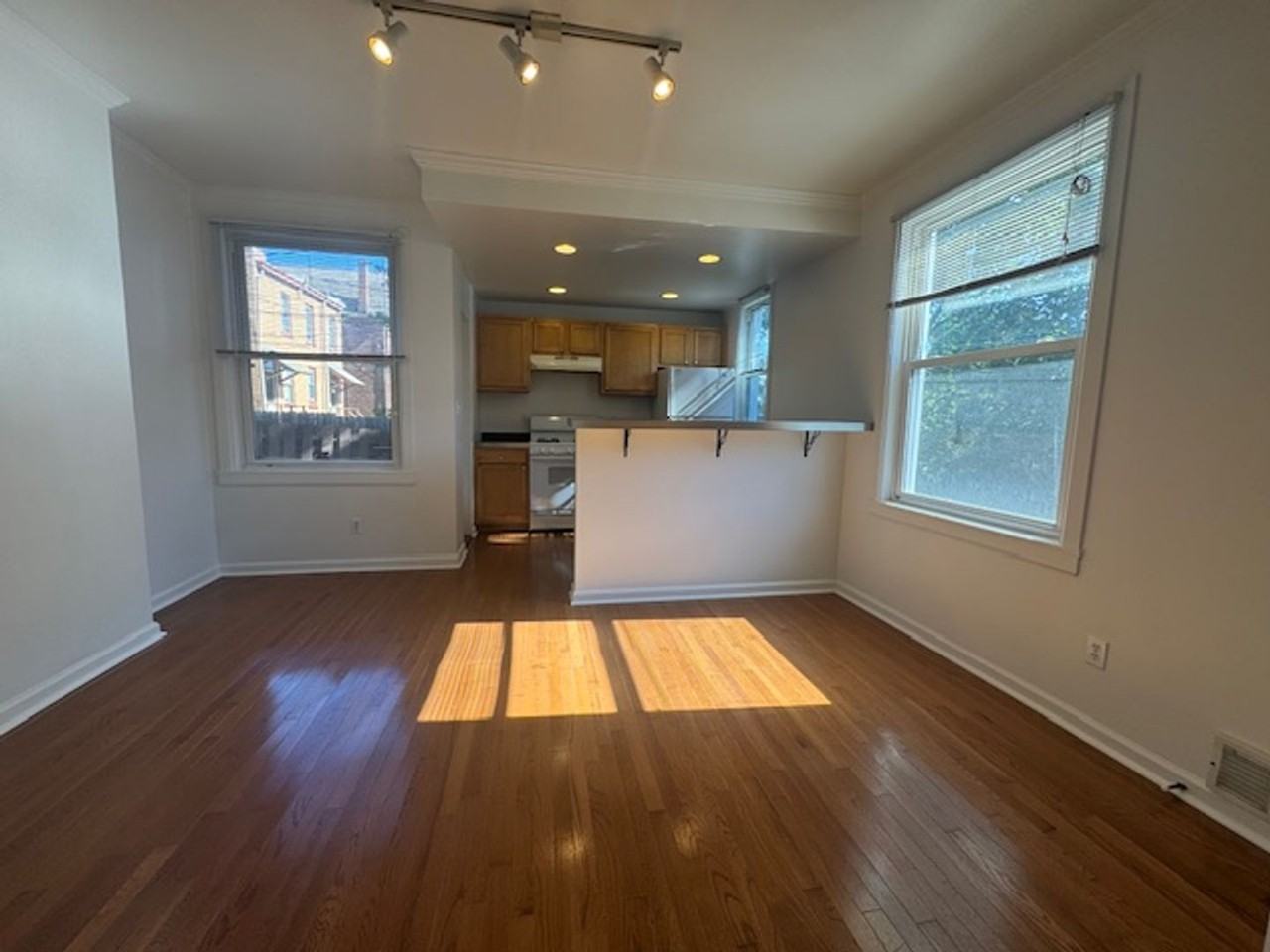 5311 Wellesley Ave - Photo 6 of 19