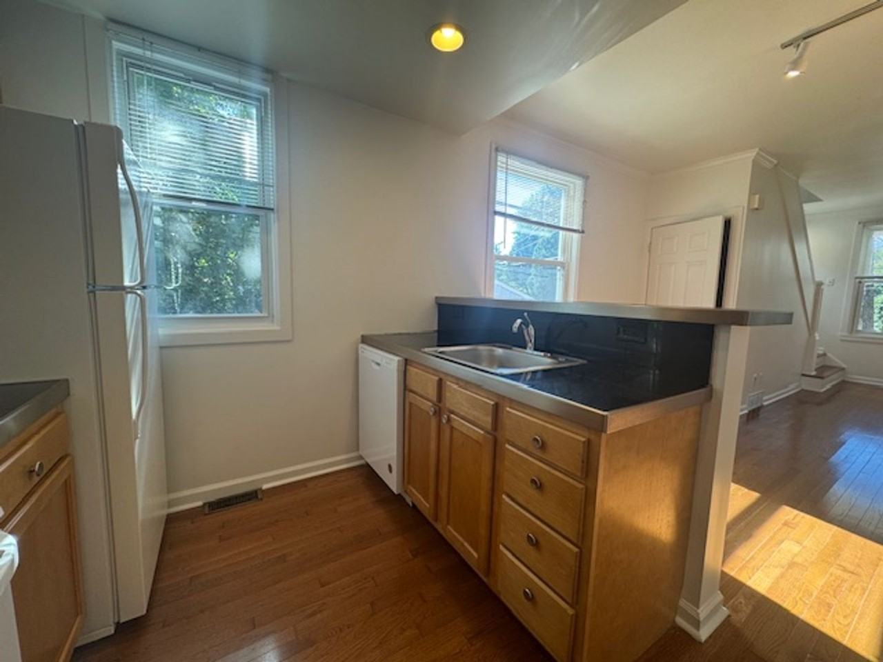 5311 Wellesley Ave - Photo 4 of 19