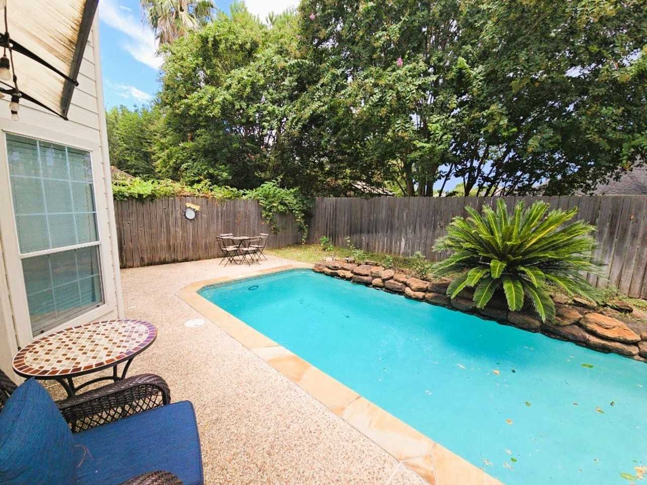 16514 Bluff Springs Dr - Photo 4 of 41