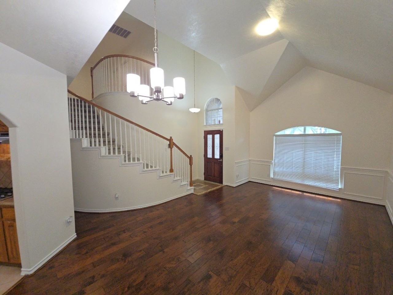 16514 Bluff Springs Dr - Photo 3 of 41