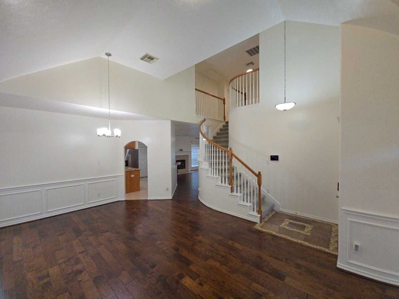 16514 Bluff Springs Dr - Photo 5 of 41