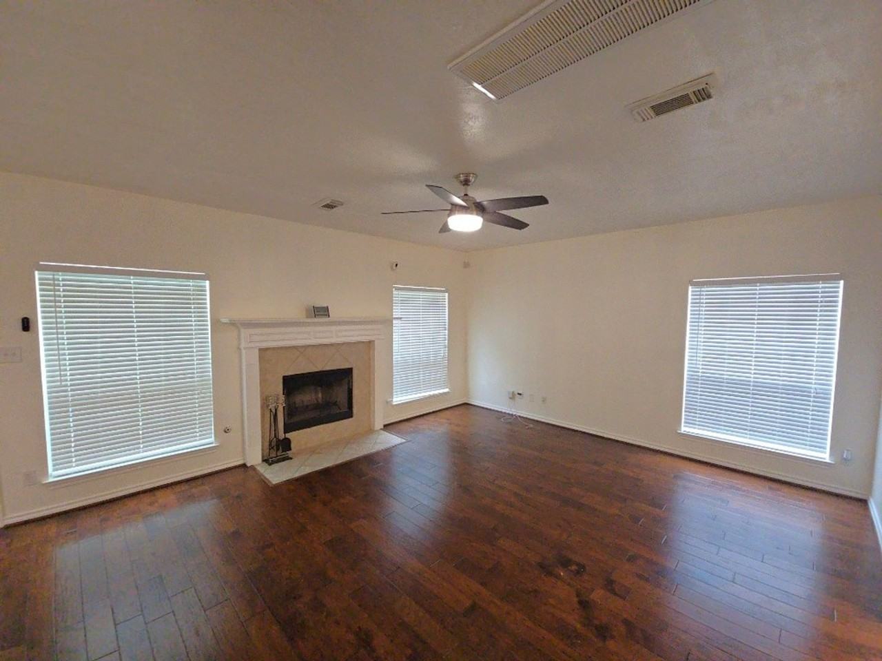 16514 Bluff Springs Dr - Photo 7 of 41