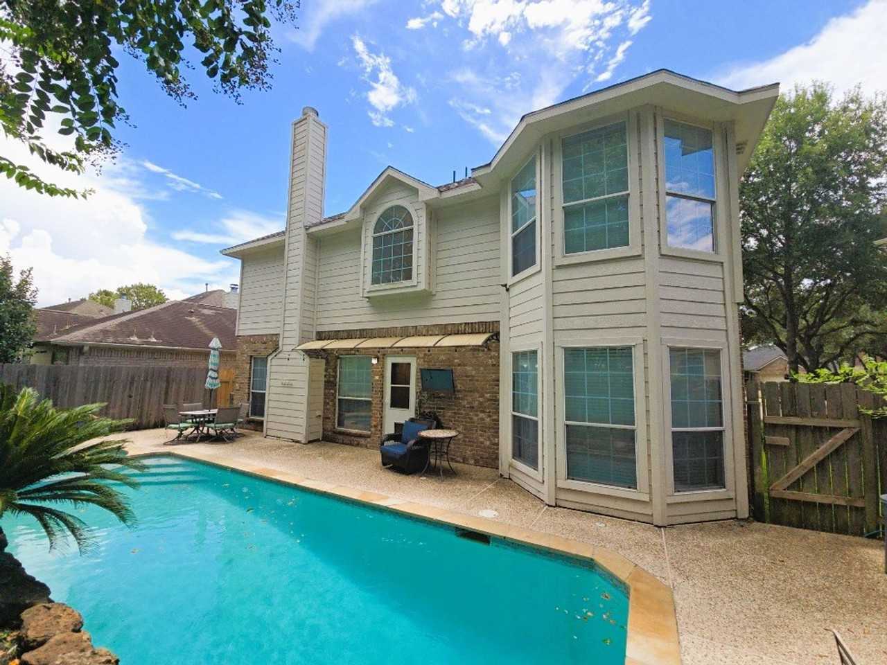 16514 Bluff Springs Dr - Photo 2 of 41
