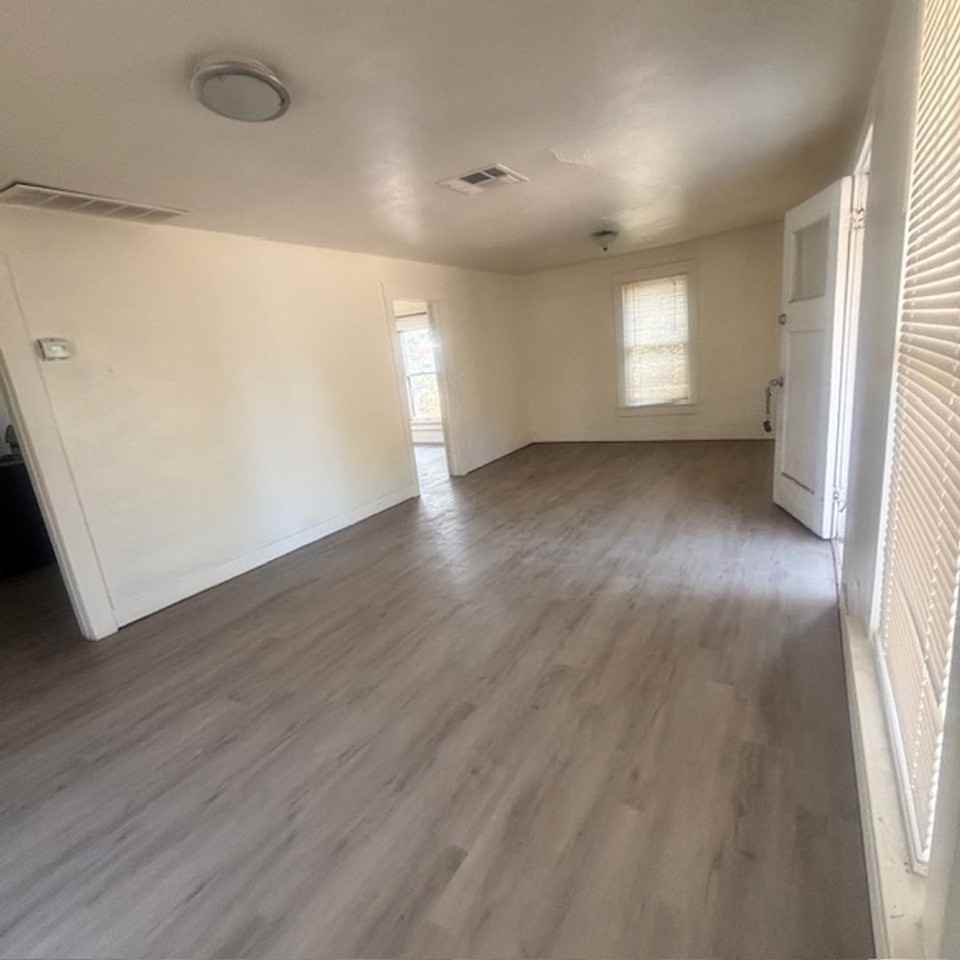 1215 S Farmer Ave - Photo 5 of 13