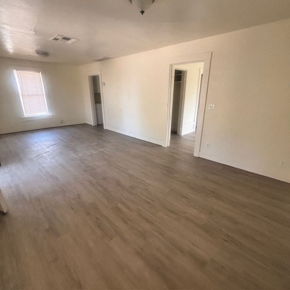 1215 S Farmer Ave - Photo 6 of 13