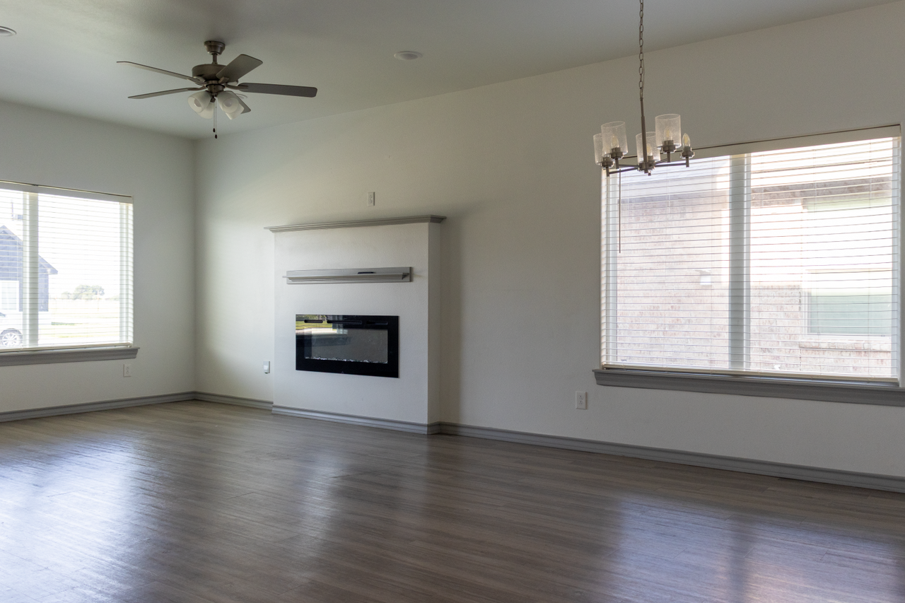 4718 125th St - Photo 2 of 39