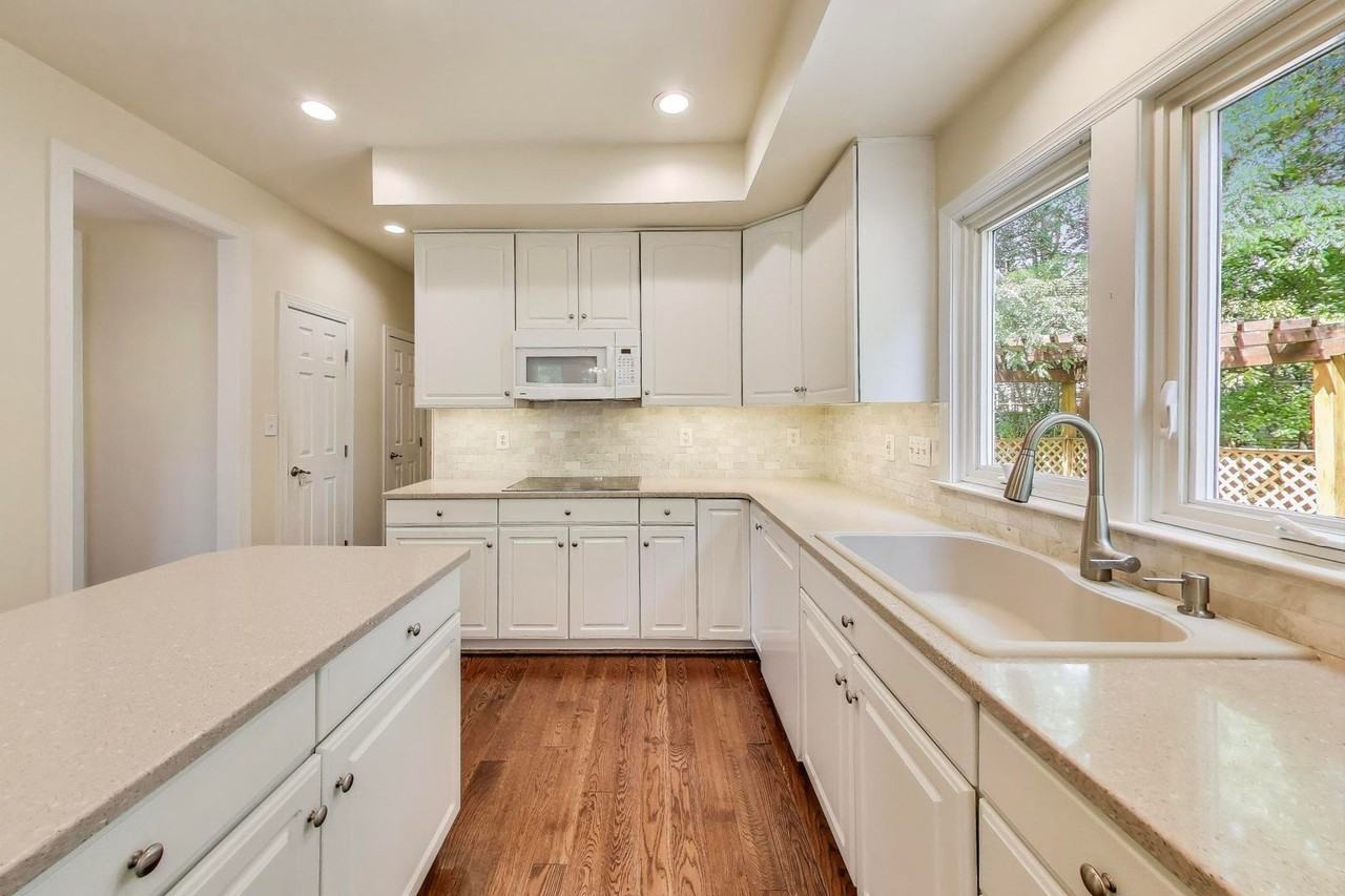 114 Fordham Dr - Photo 3 of 50