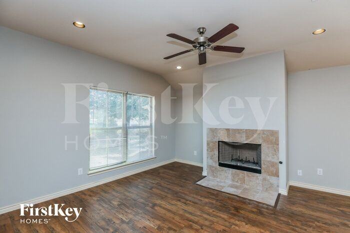 519 Branchwood Dr - Photo 3 of 15