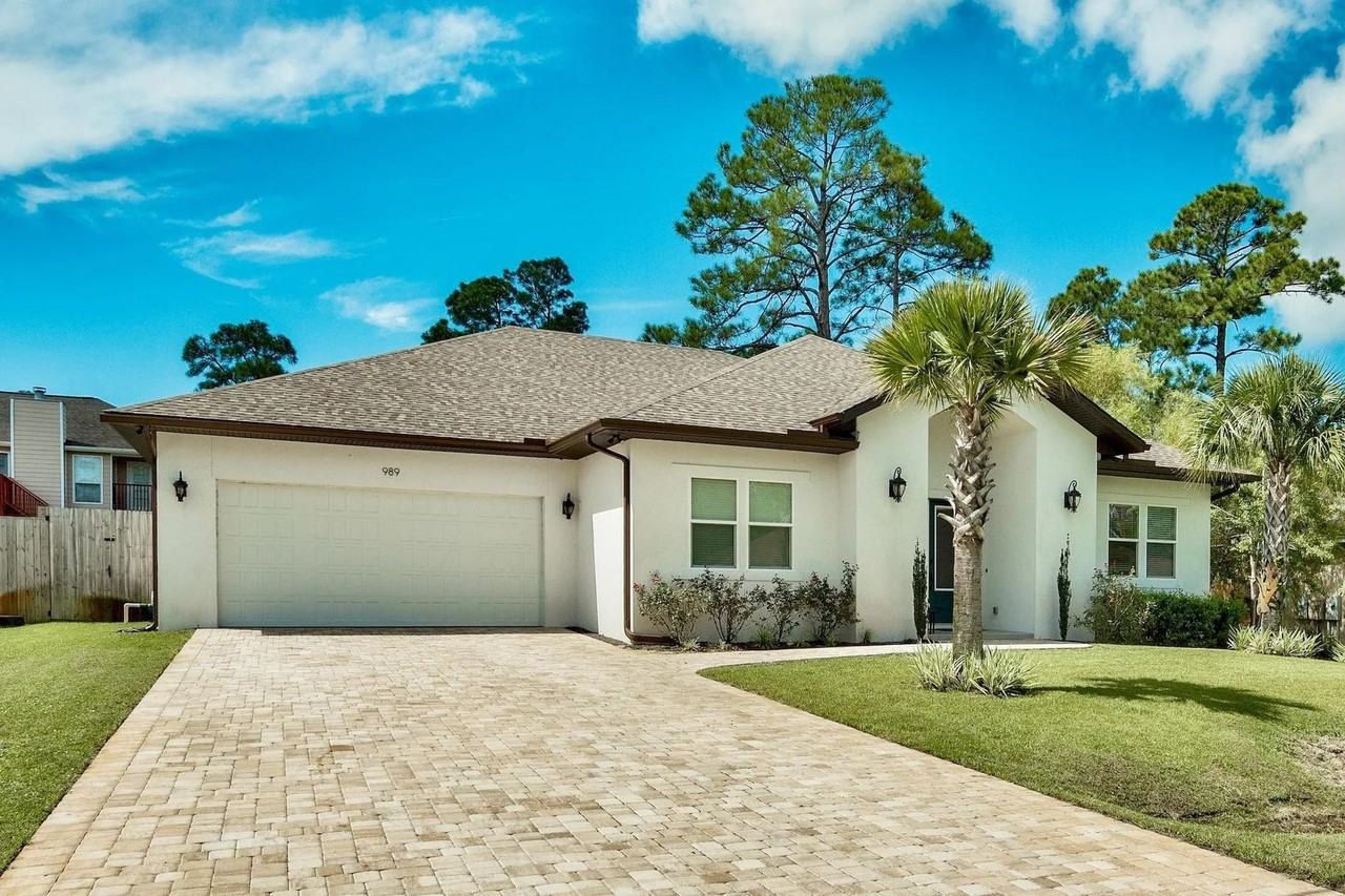 989 Forest Shore Dr - Photo 2 of 42