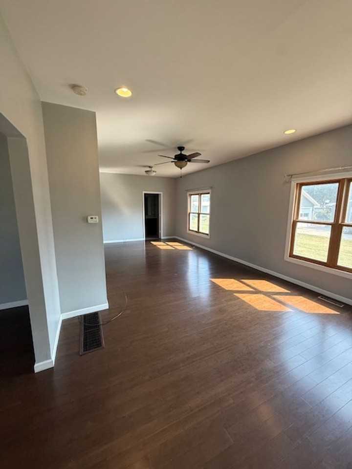 409 W Mulberry St - Photo 2 of 8