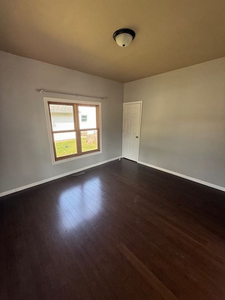 409 W Mulberry St - Photo 4 of 8