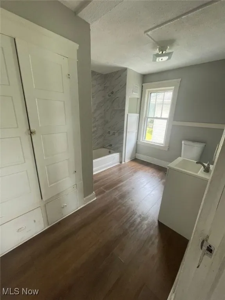 2909 Denver Ave - Photo 3 of 9