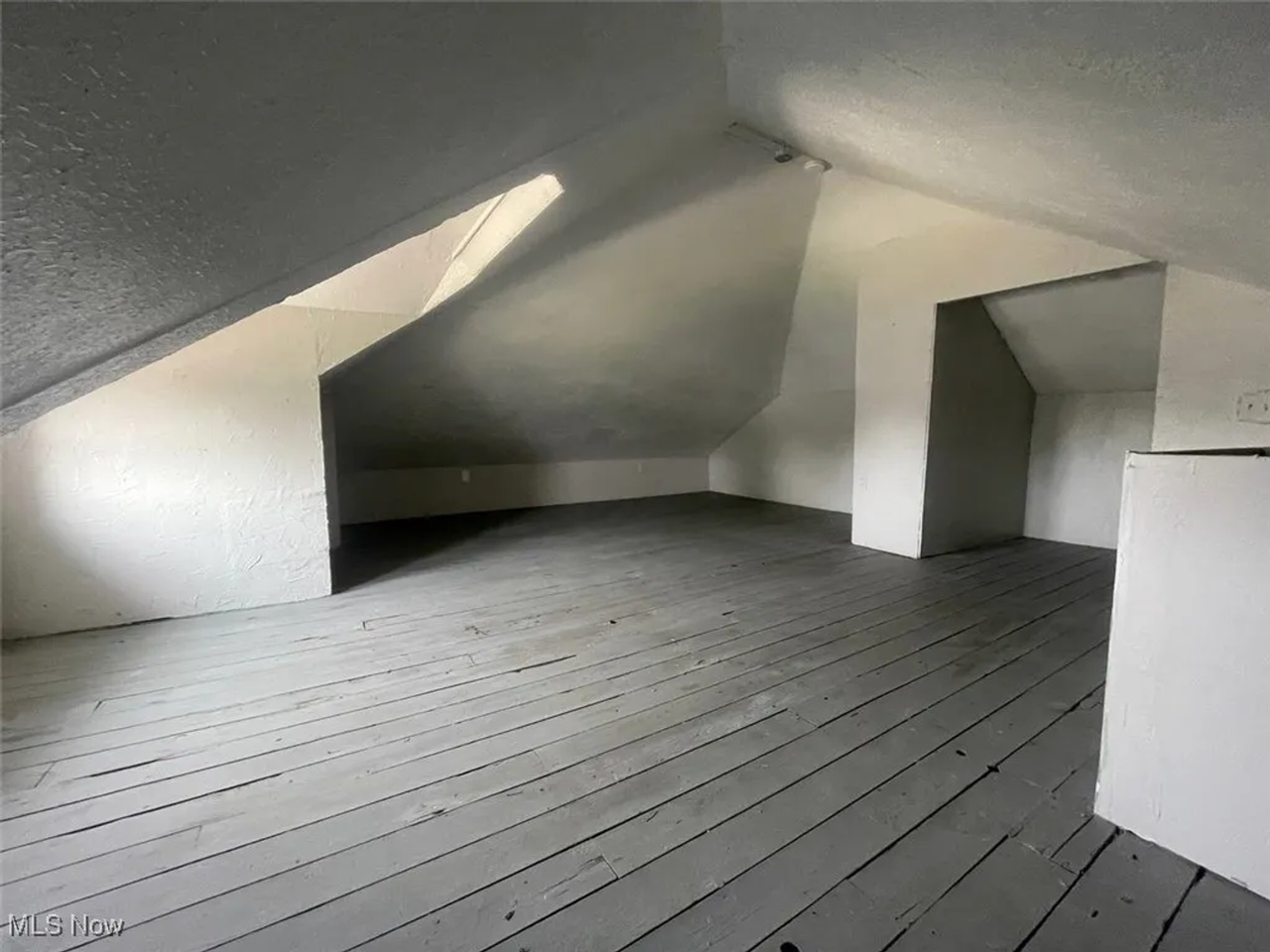 2909 Denver Ave - Photo 4 of 9