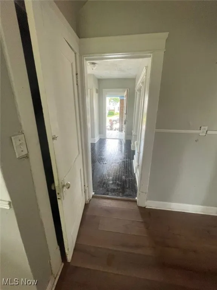 2909 Denver Ave - Photo 7 of 9